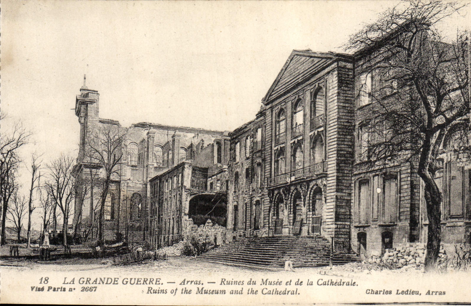 CPA Arras Ruines du musee de la cathedrale Militaria