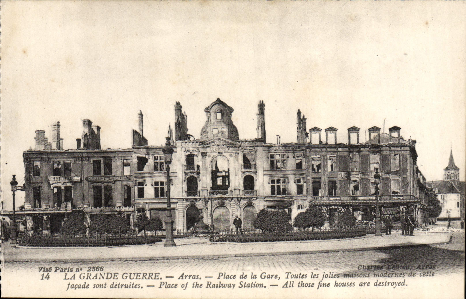 CPA Arras Place de la Gare Militaria