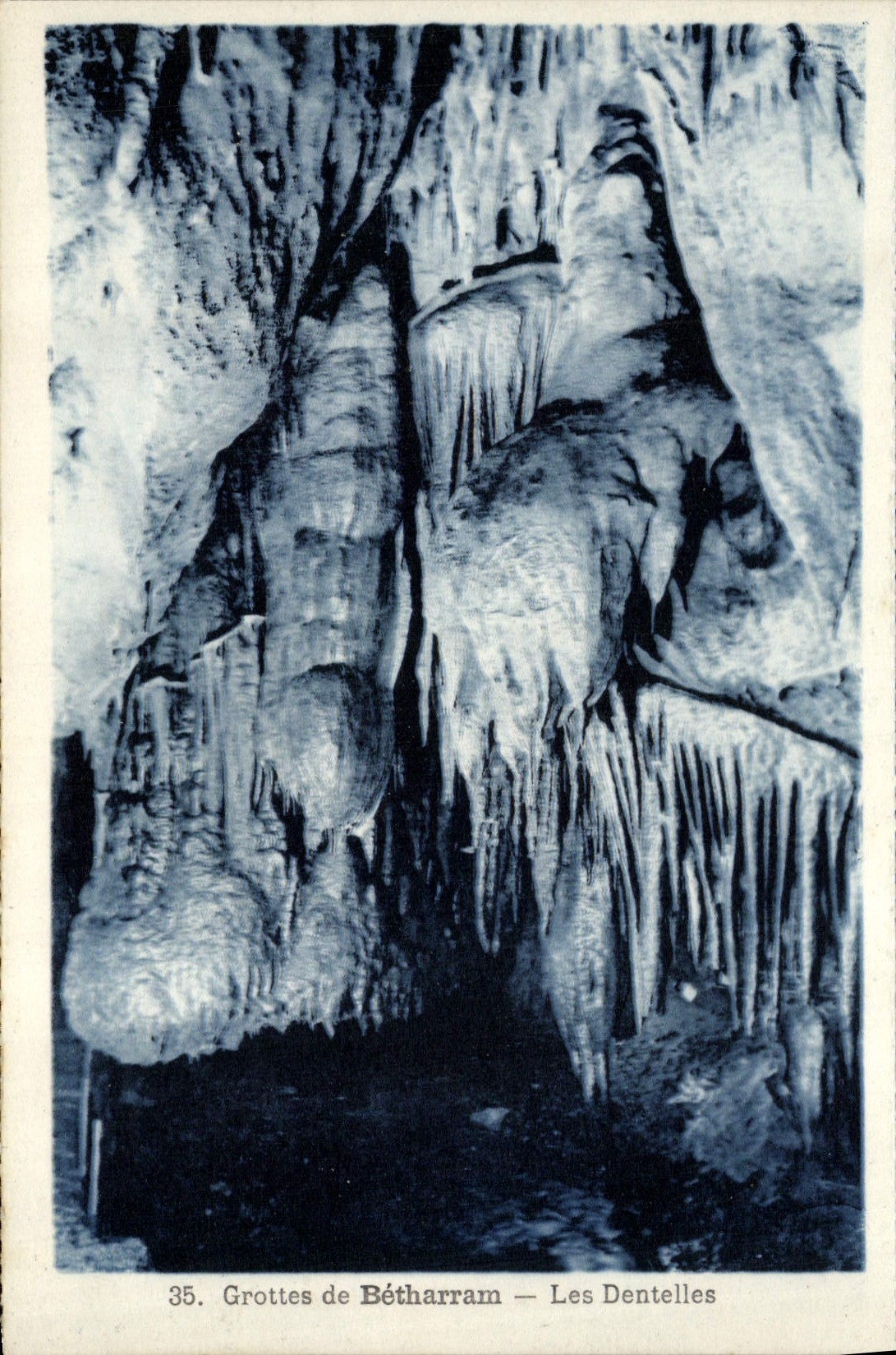 VINTAGE POSTCARD Betharram Caves laces