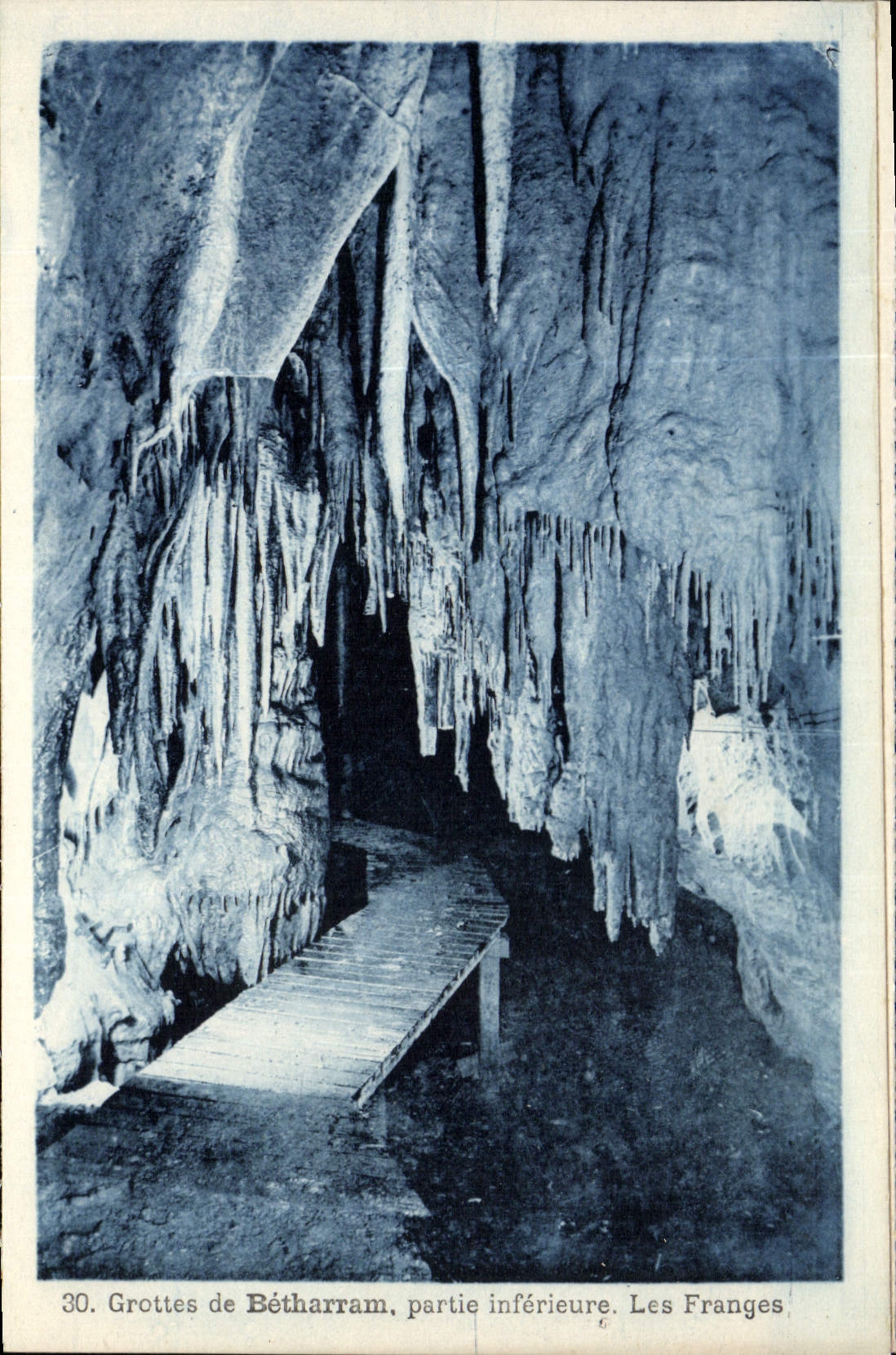 VINTAGE POSTCARD Caves of Betharram Lower part fringes