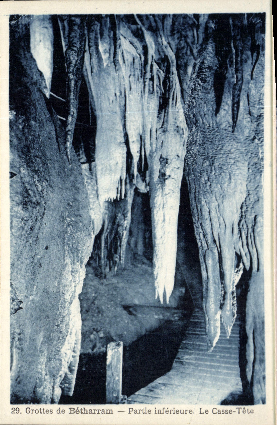 VINTAGE POSTCARD Caves of Betharram Lower part the break-in Head