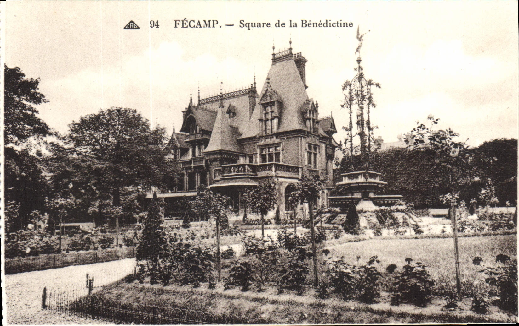 VINTAGE POSTCARD Fecamp Public garden of Benedictine