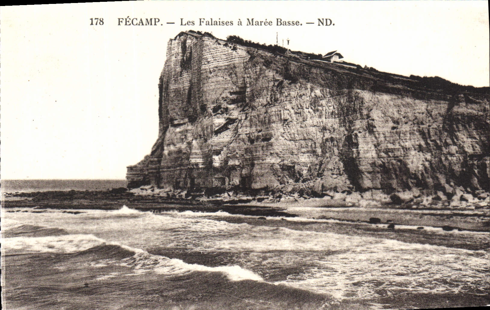 La POSTAL Fecamp de la VENDIMIA los acantilados tiene marea baja