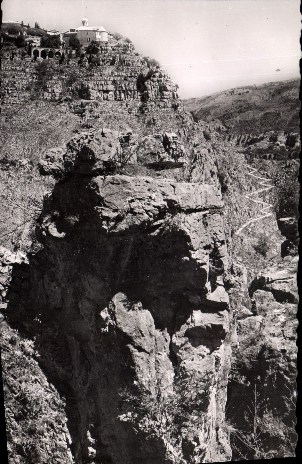 CPM Excursion Des Gorges Du Loup Le Village de Gourdon Le Chemin du Paradis