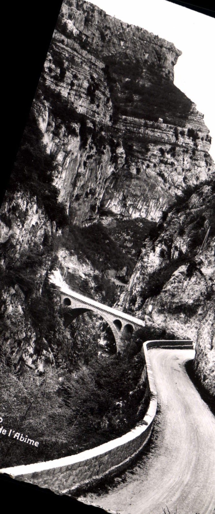 POSTAL MODERNA catarata del puente del lobo del abismo