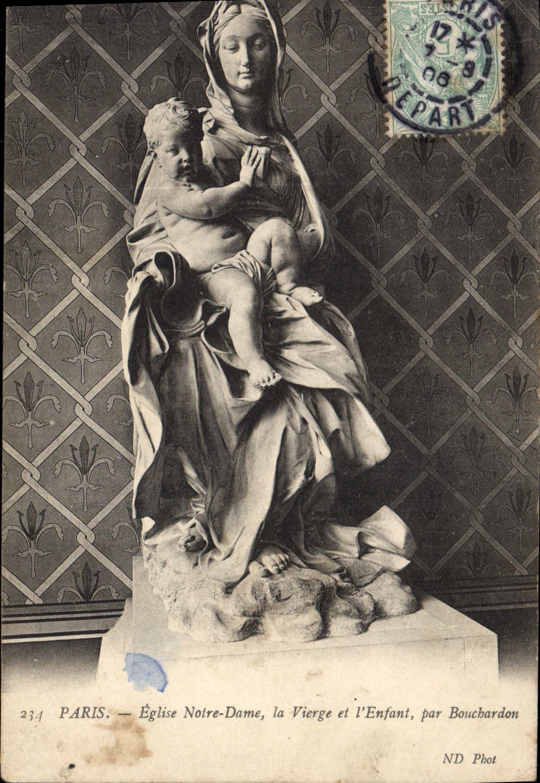 CPA Paris Eglise Notre Dame la Vierge et l'Enfant par Bouchardon 