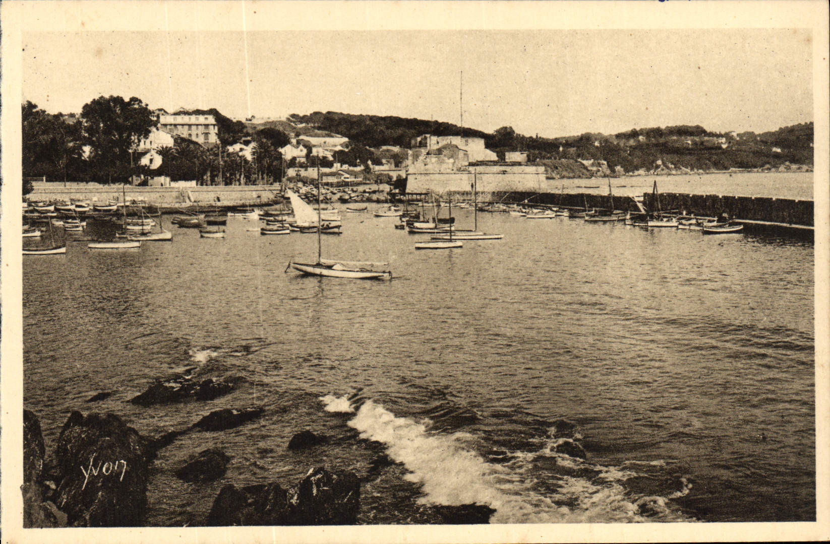 VINTAGE POSTCARD Surroundings of Toulon Strong St louis