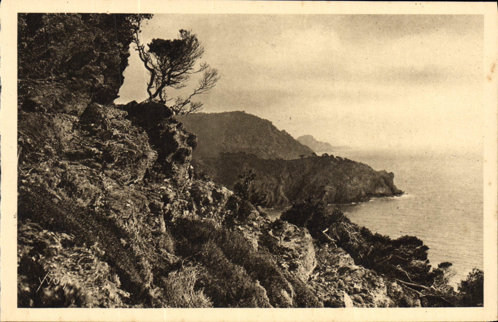 CPA Les Iles d'Hyeres Porquerolles Vue sur la pointe de l'Oustaou de Diou et le grand Seraine