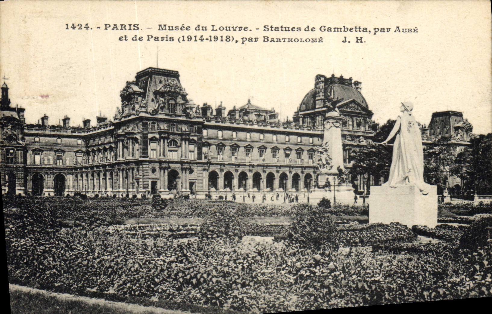 VINTAGE POSTCARD Paris Museum of Louvre Statues of Gambetta