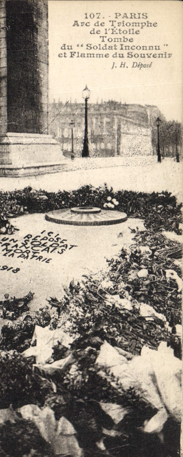 VINTAGE POSTCARD Paris Arc de Triomphe of Etoile the Tomb of the Unknown soldier and flame of the memory