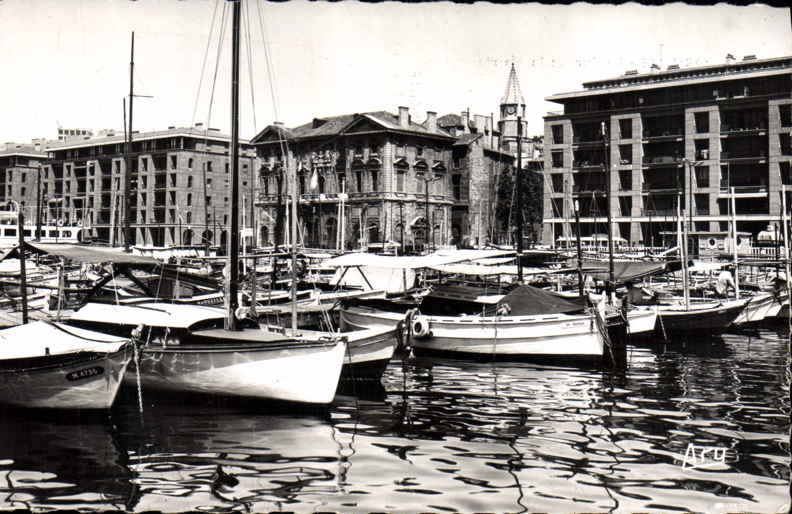 CPM Marseille Le Port et la Mairie Bateaux