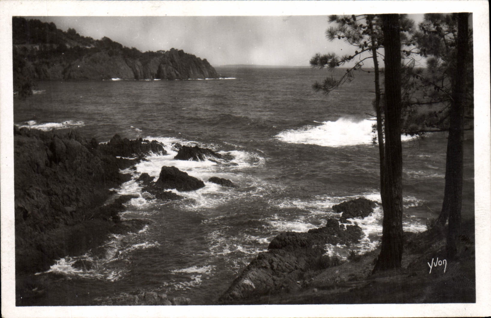 VINTAGE POSTCARD Trayas the Rock Reds