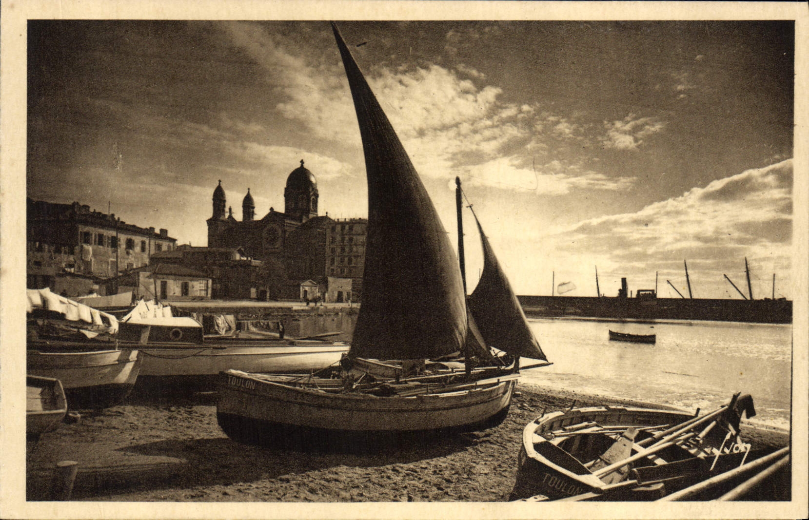 CPA Saint Raphael Le Port et Notre Dame de la Victoire Bateau