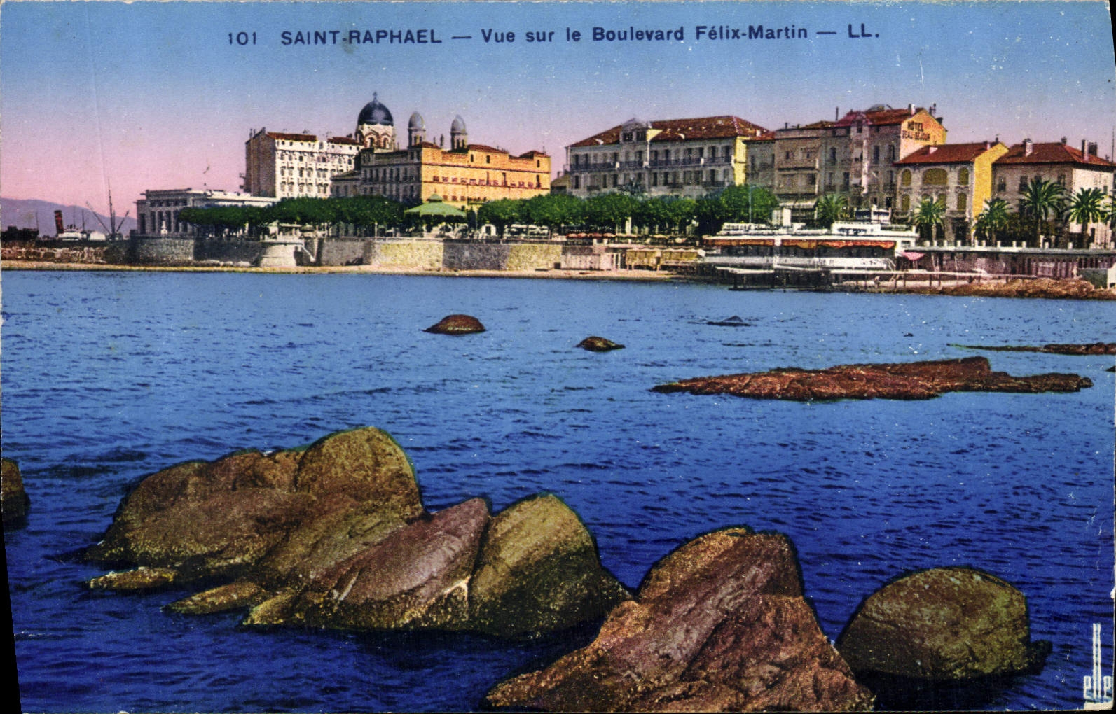 Raphael santo de la POSTAL de la VENDIMIA visto en el bulevar Felix Martin