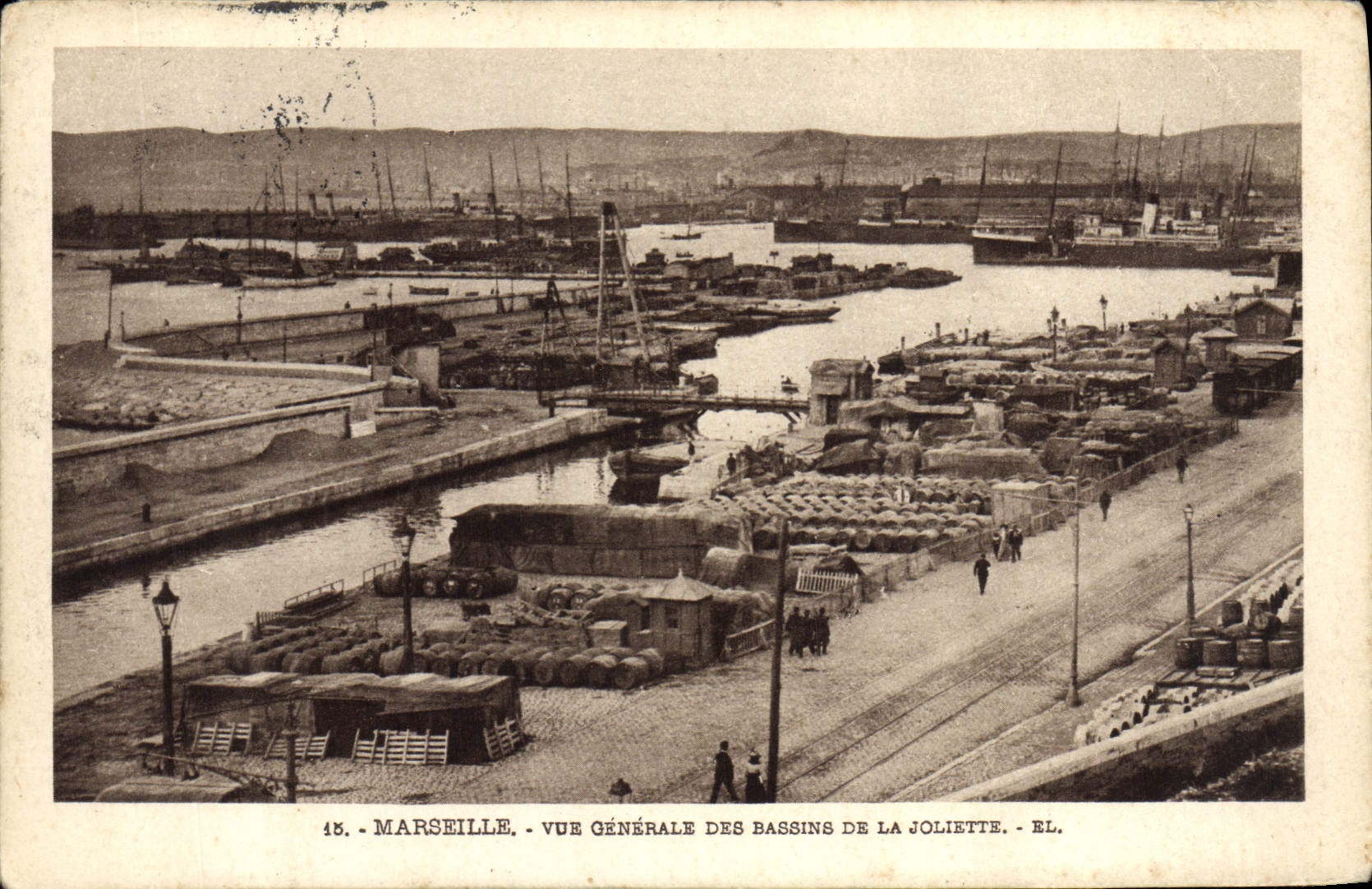 CPA Marseille Vue Generale Des Bassins De La Joliette