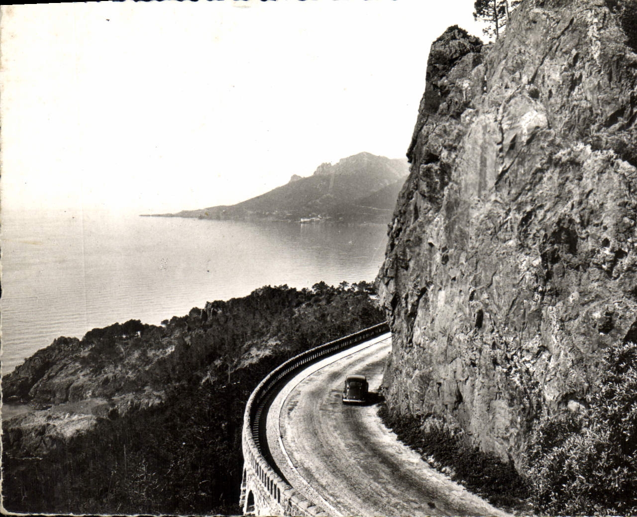 MODERN CARD Surroundings Of Cannes the Gold Cornice the Road of the seaside between Theoule and Trayas in the content the Russet-red Cape