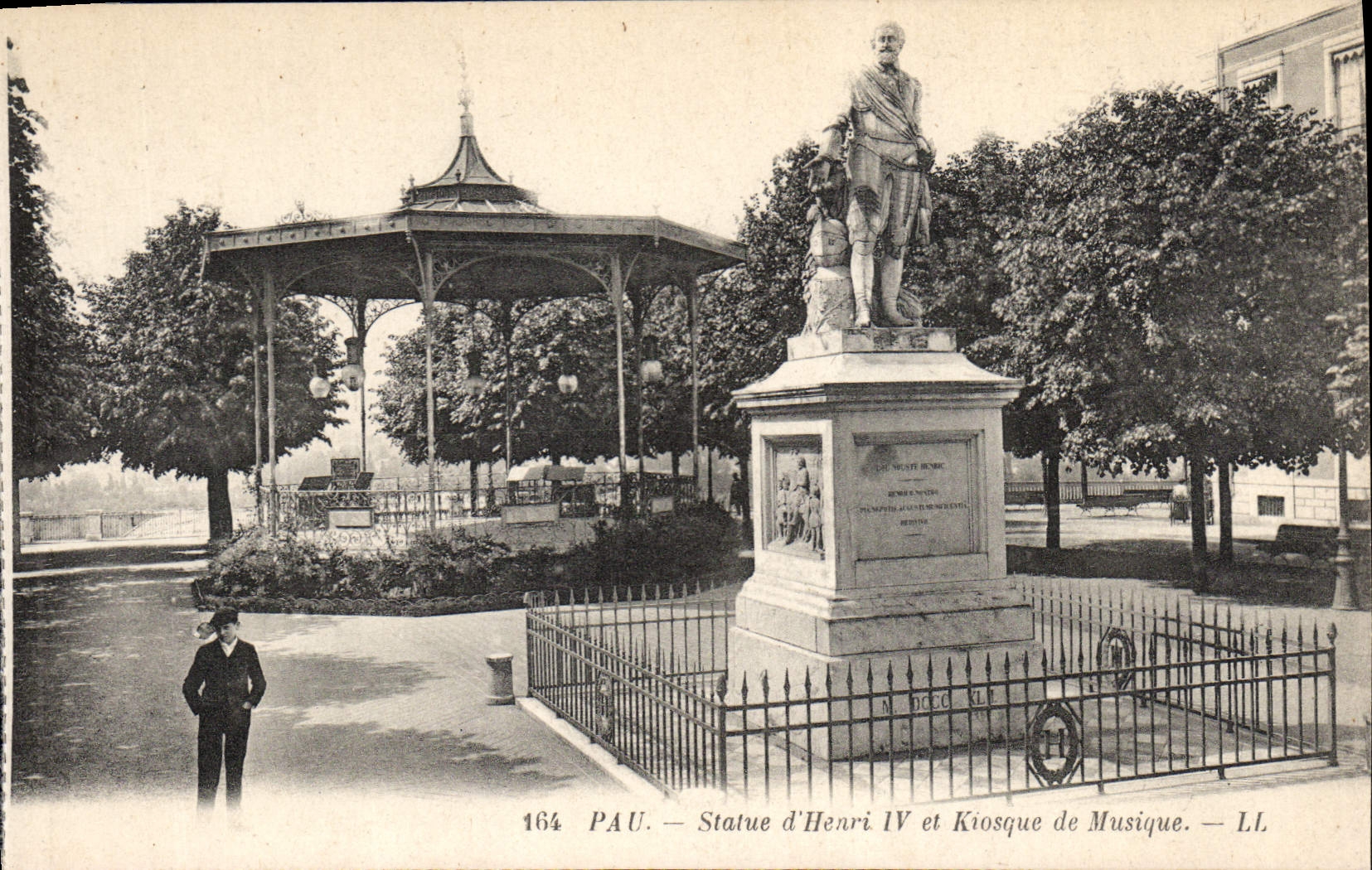 CPA Pau Statue D'Henri IV Et Kiosque De Musique