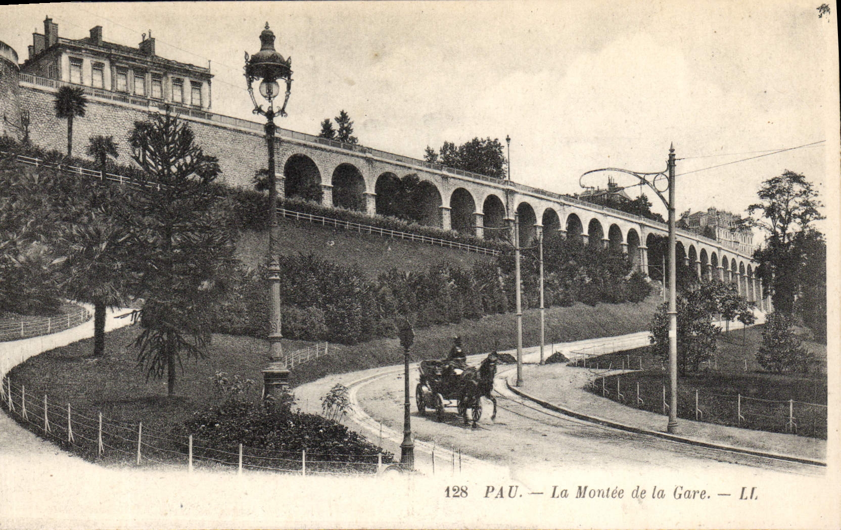 CPA Pau La Montee De La Gare