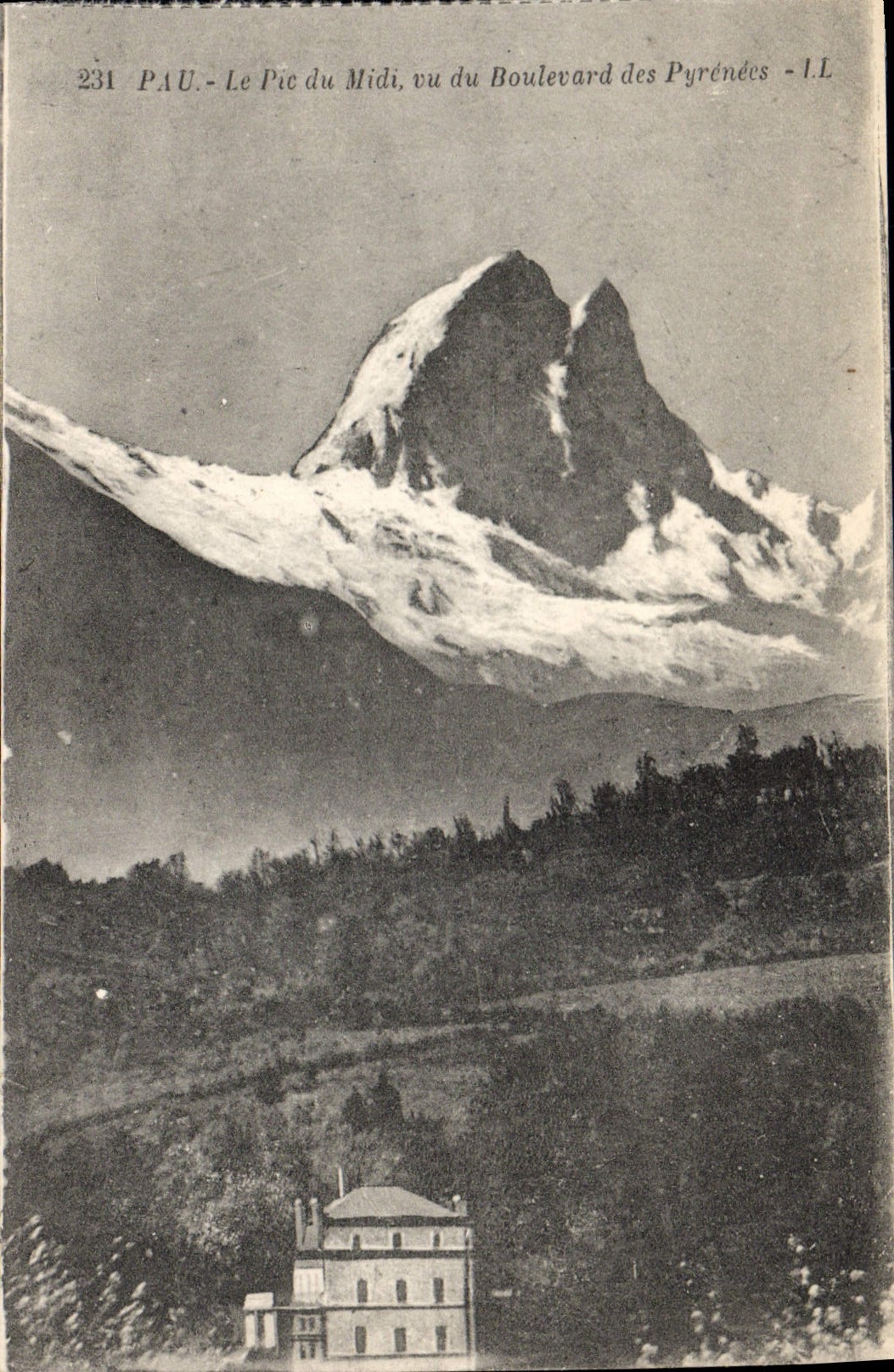 POSTAL Pau de la VENDIMIA el pico del sur visto del bulevar de los Pyrenees