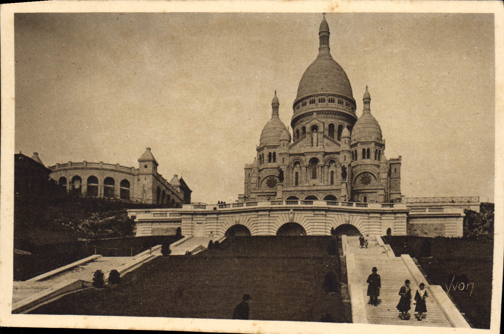 CPA La Basilique Du Sacre Coeur Et I'Escalier Monumental Paris