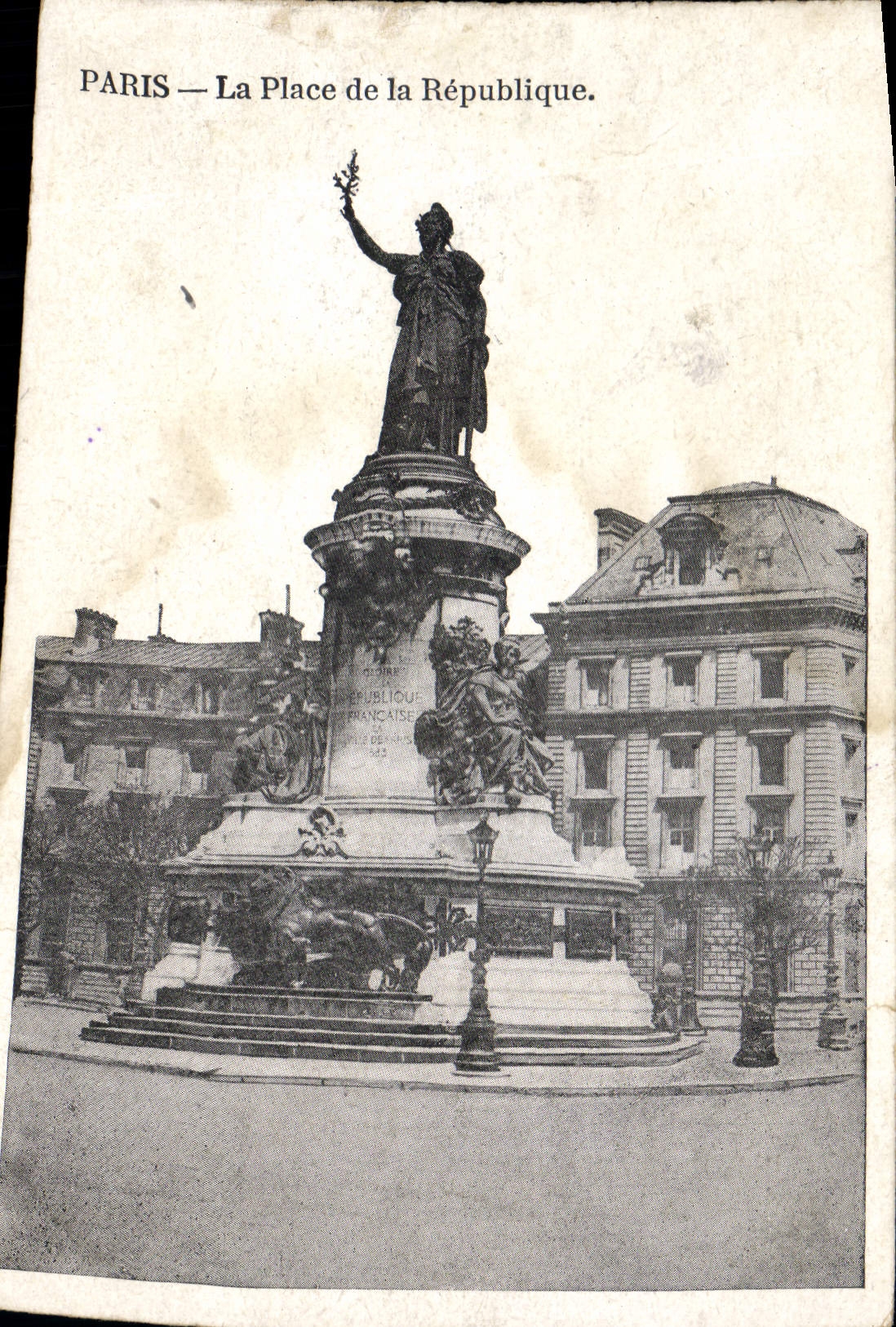 CPA Paris La Place De La Republique