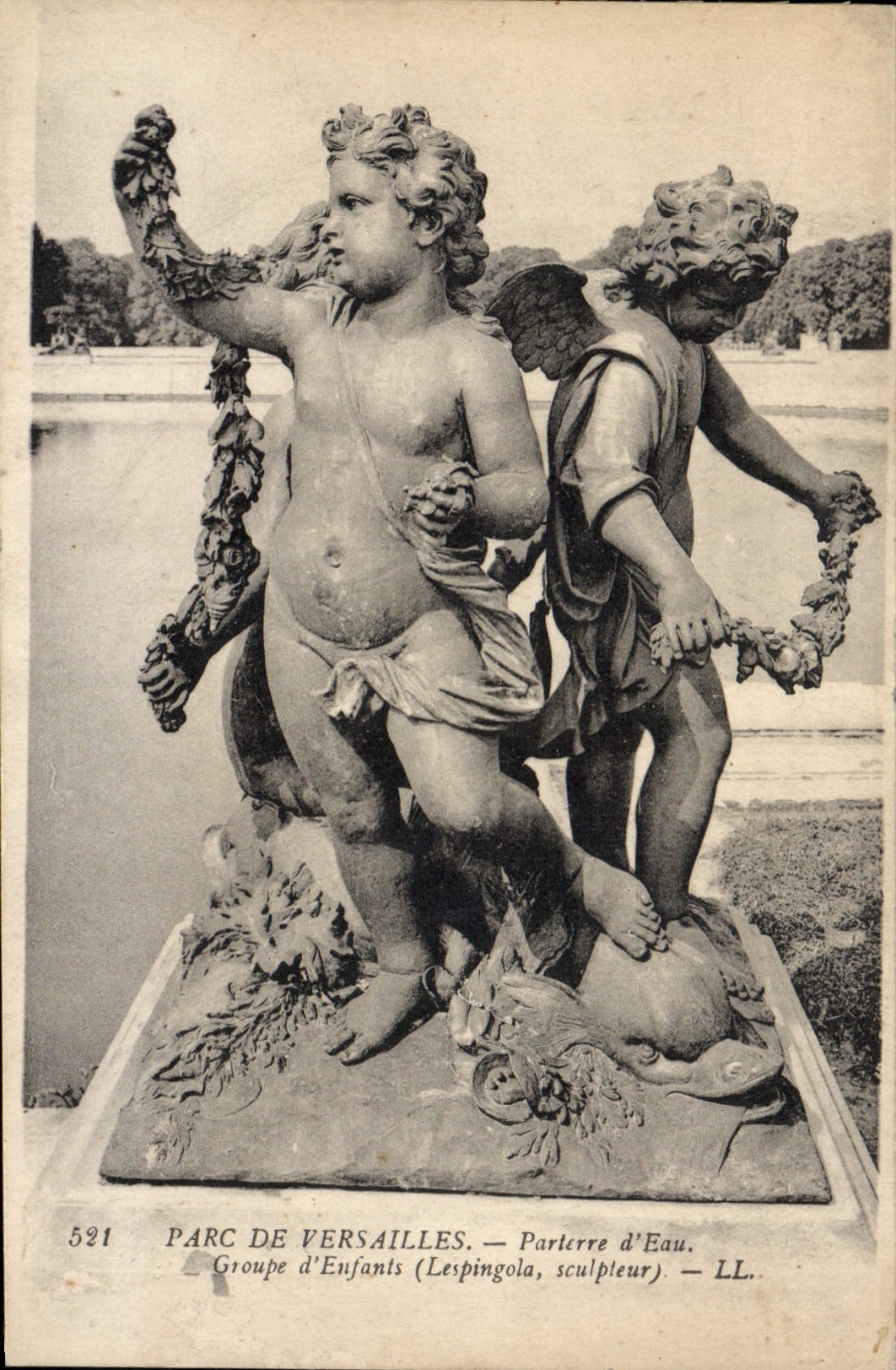 VINTAGE POSTCARD Parc Of Versailles Parterre Of Water Groups children