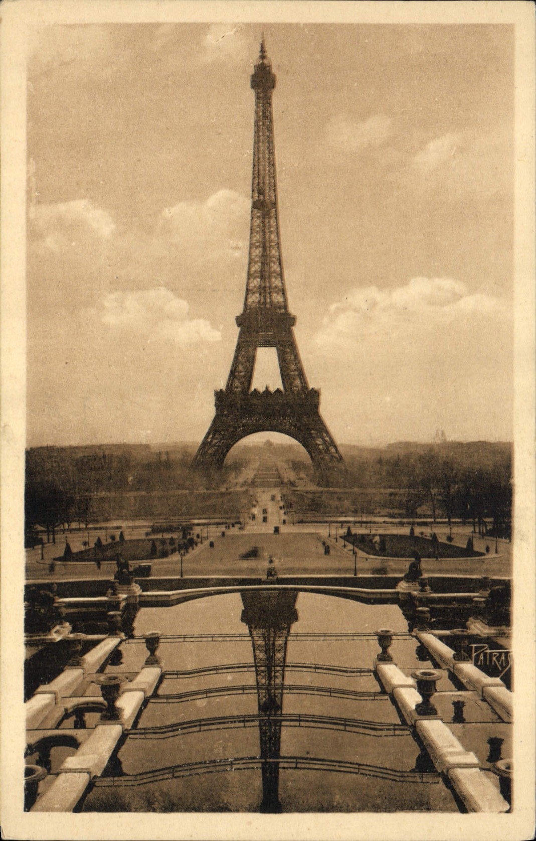 VINTAGE POSTCARD Paris the Eiffel Tower Seen Of Trocadero