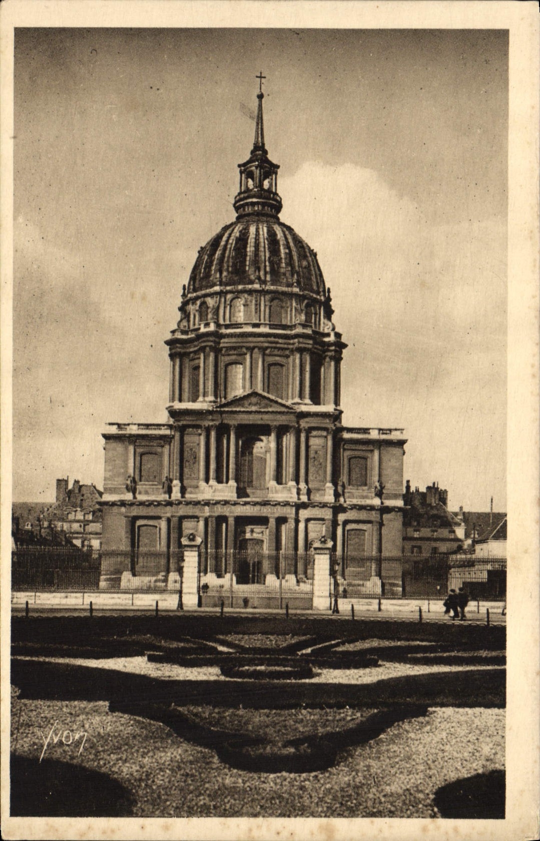 CPA Paris En Flanant Les Invalides 
