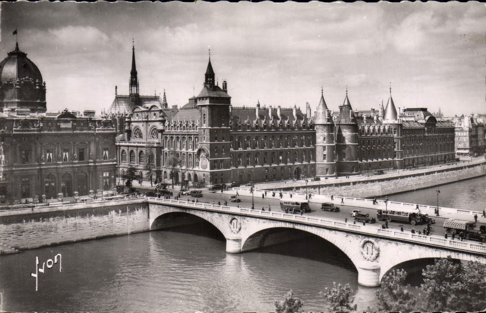 MODERN CARD Paris While Strolling Law courts and the bridge with the exchange