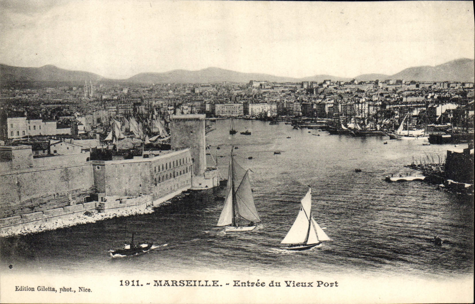 CPA Marseille Entree Du Vieux Port Bateaux