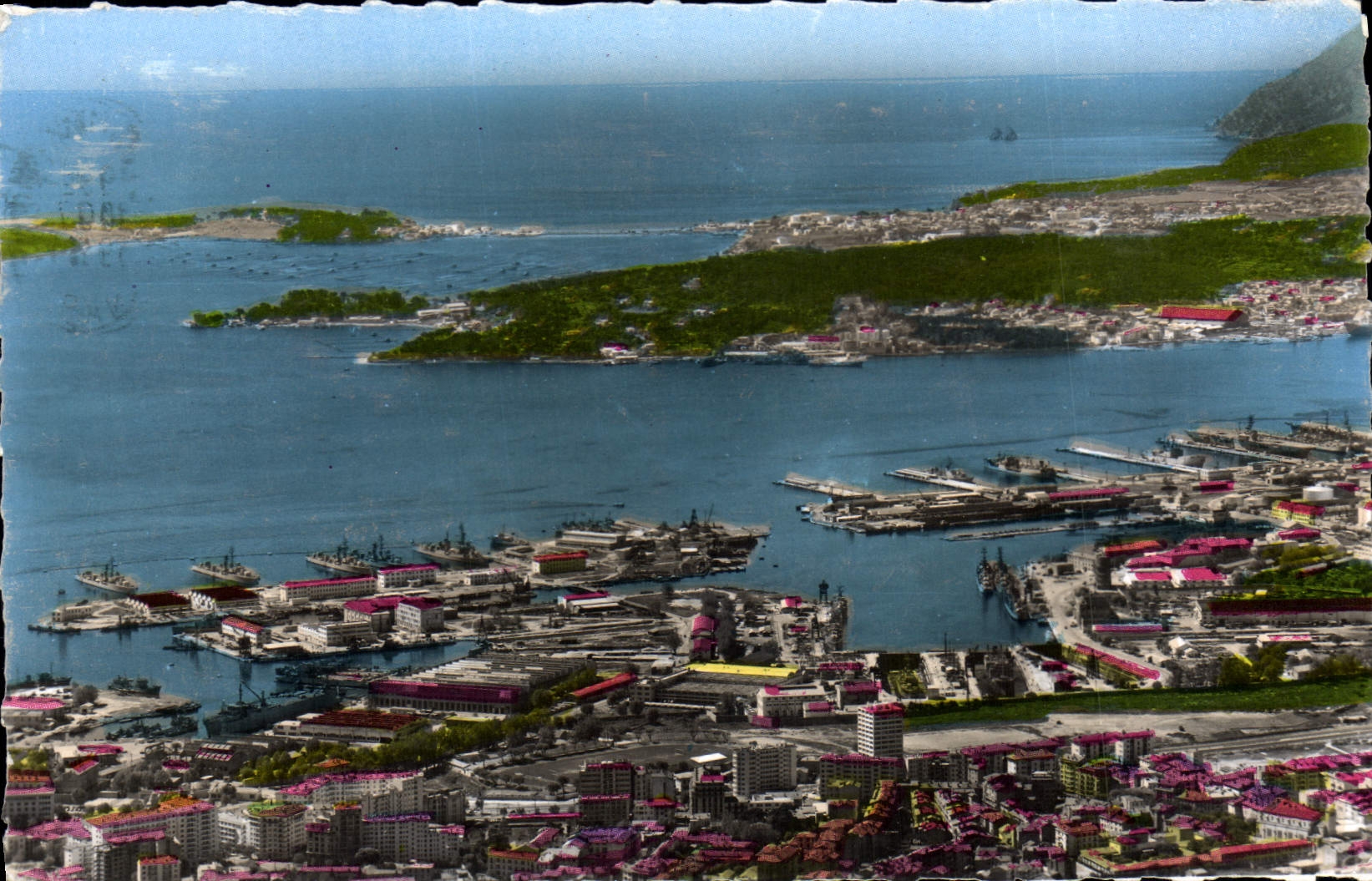 CPM Toulon Vue Generale La Rade Les Deux Freres Bateaux