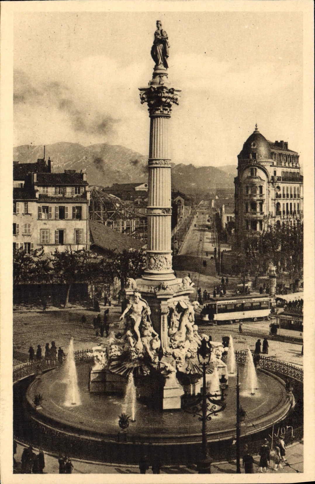 CPA Marseille Place Castellane Et La Fontaine Cantini