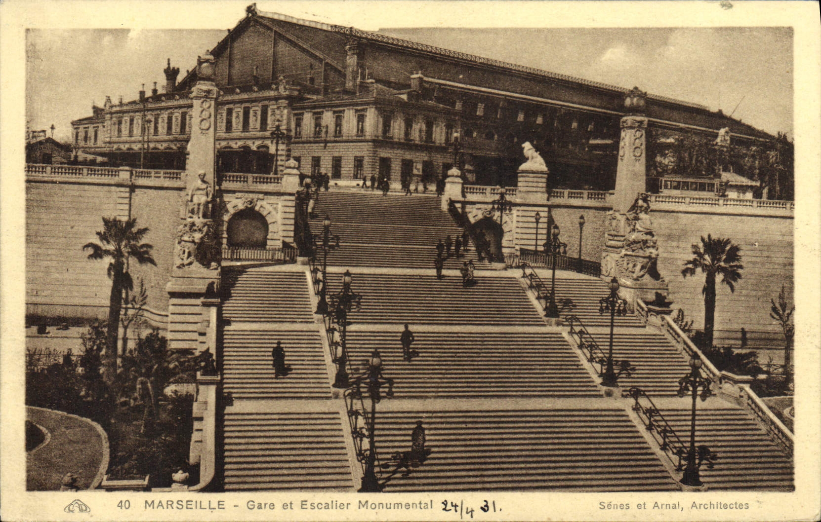 CPA Marseille Gare Et Escalier Monumental