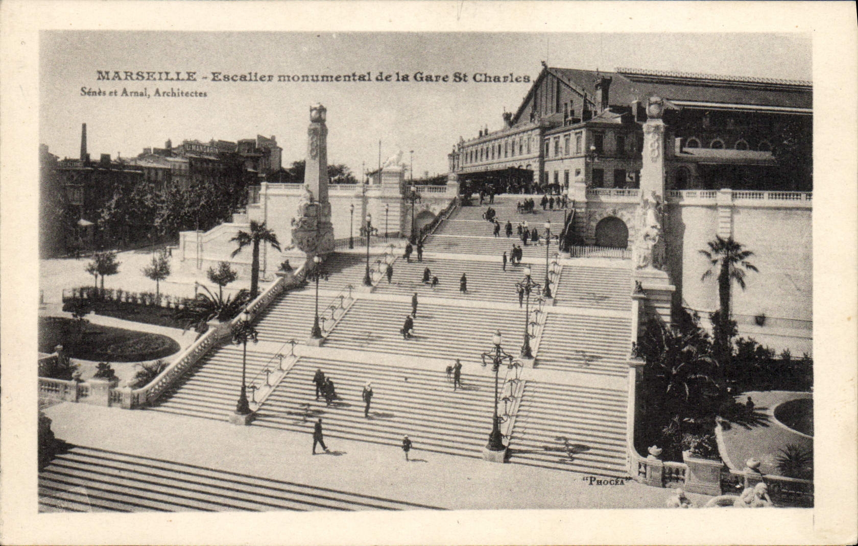 CPA Marseille Gare Et Escalier Monumental de la gare St Charles