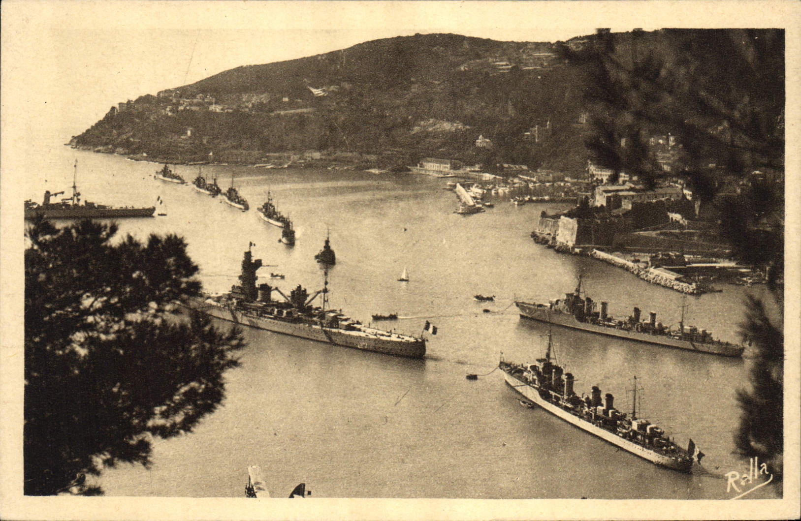 VINTAGE POSTCARD the Squadron In Roads De Villefranche Boats