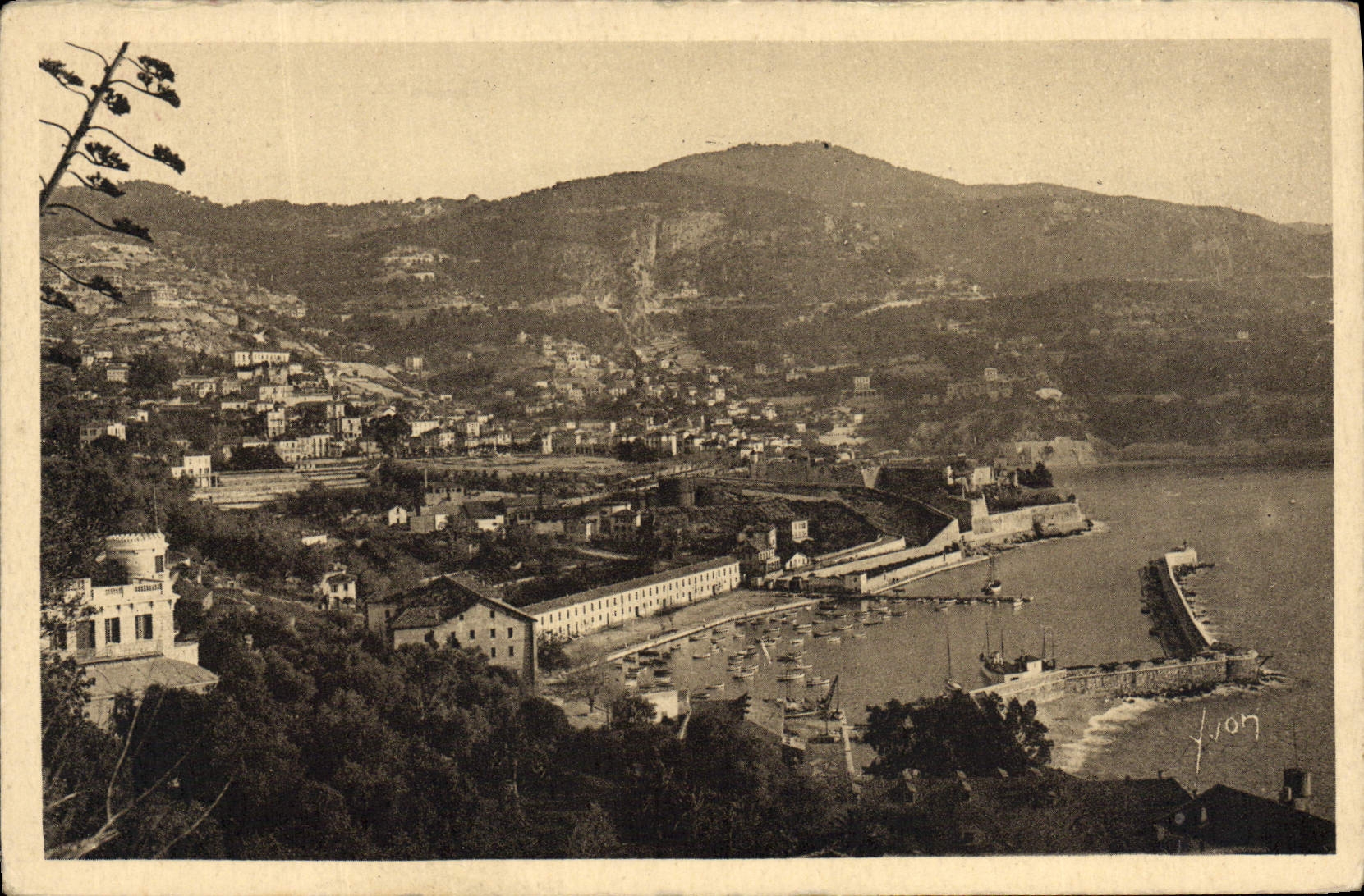 VINTAGE POSTCARD Villefranche the Port