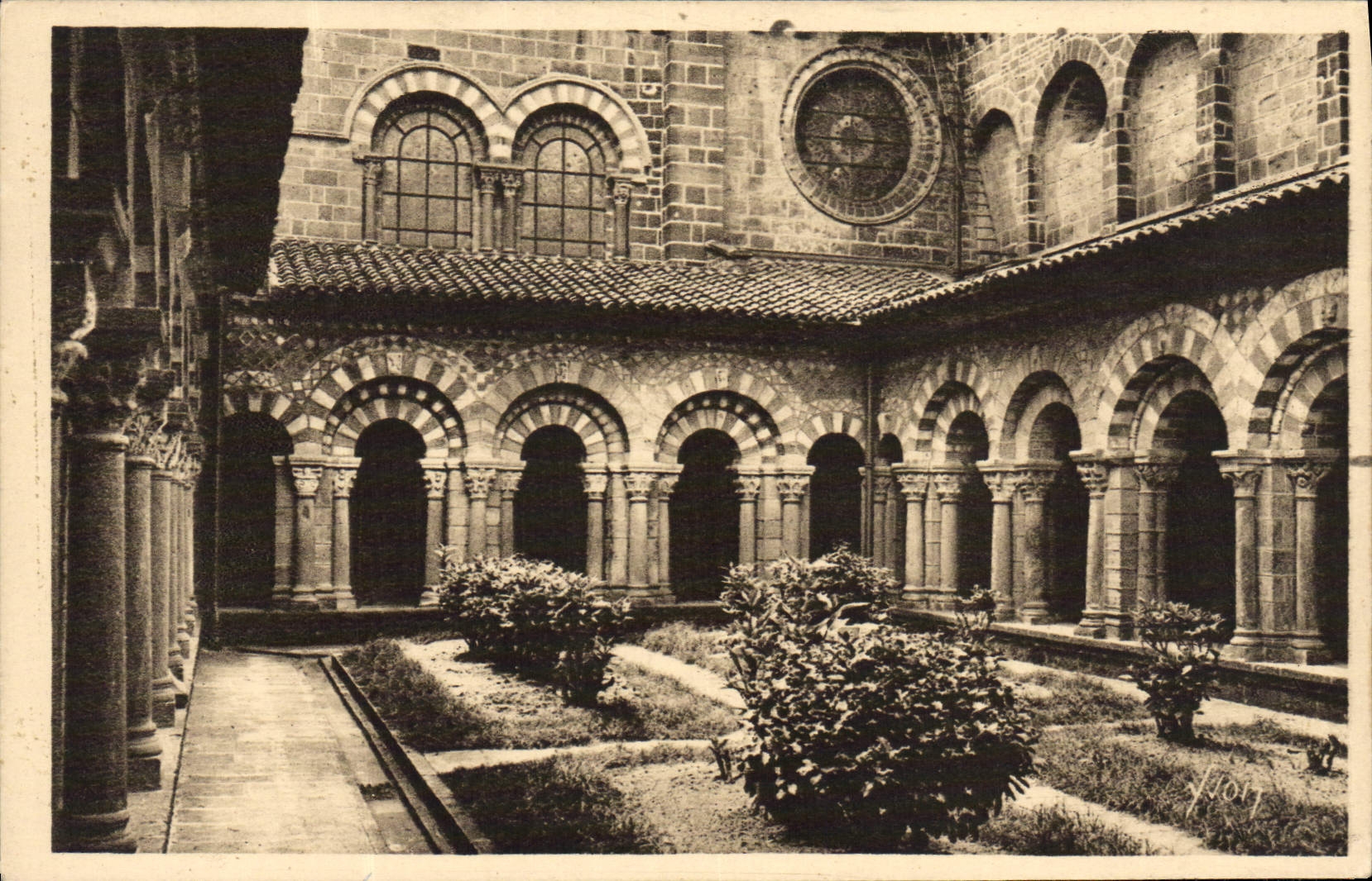 Corte de Puy de la POSTAL de la VENDIMIA y Galeries del claustro