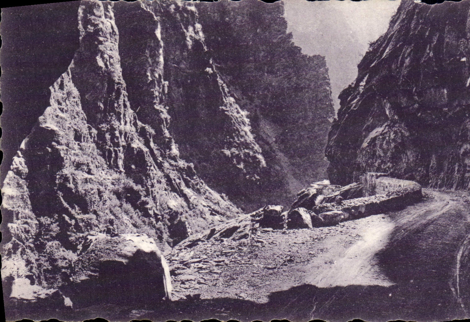 VINTAGE POSTCARD Nice Route of the Alps of Nice has Barcelonnette Gorges lower of Cians