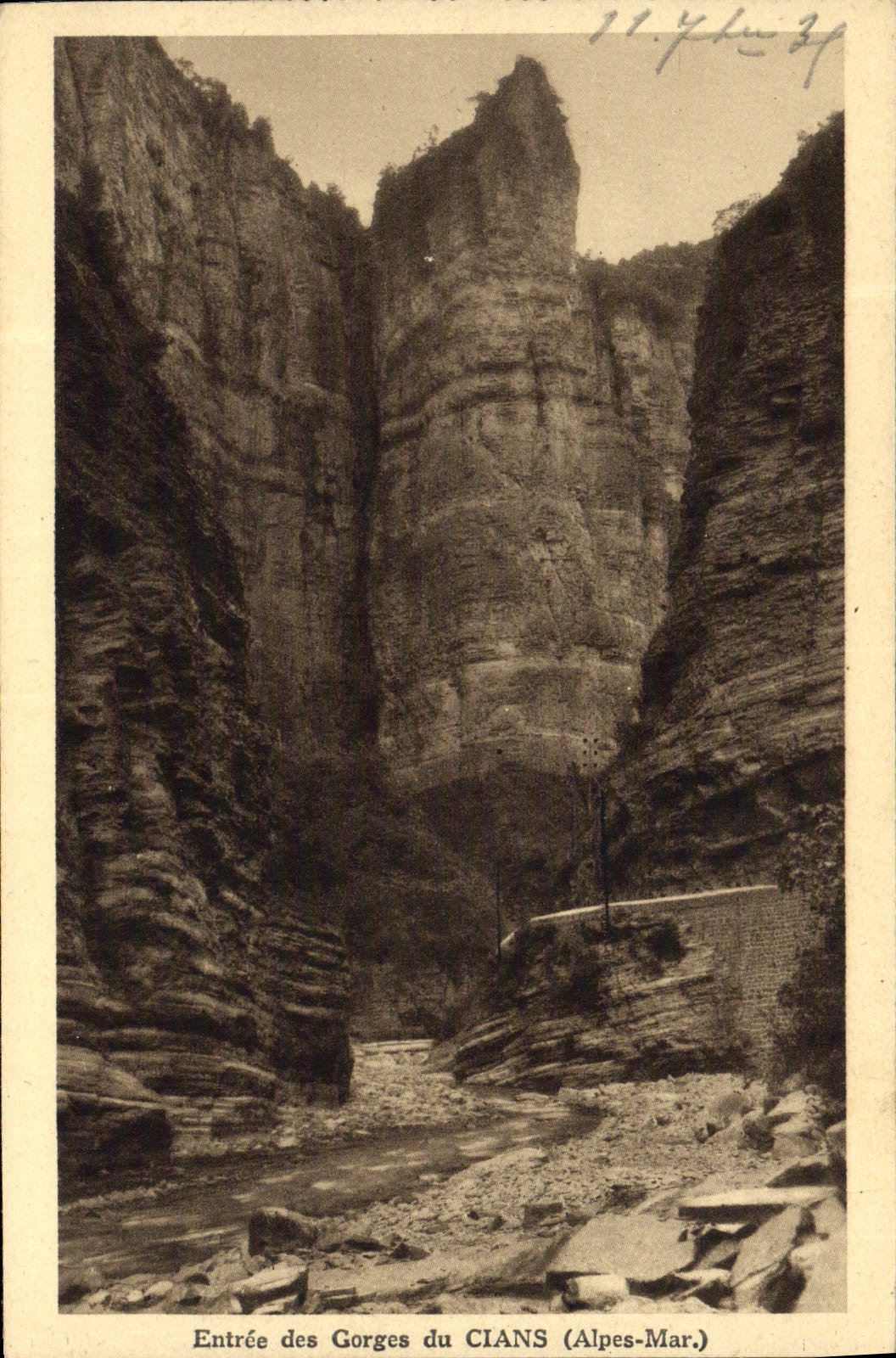 VINTAGE POSTCARD Entered of the Falls of Cians
