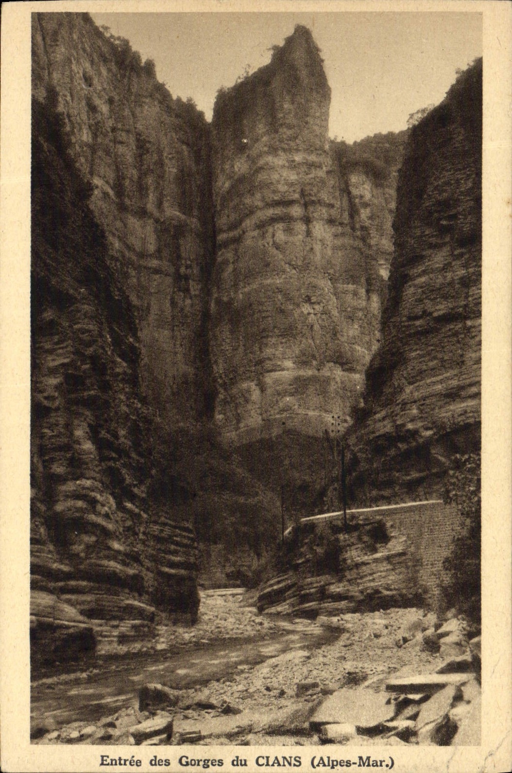CPA Entree des Hautes Gorges du Cians