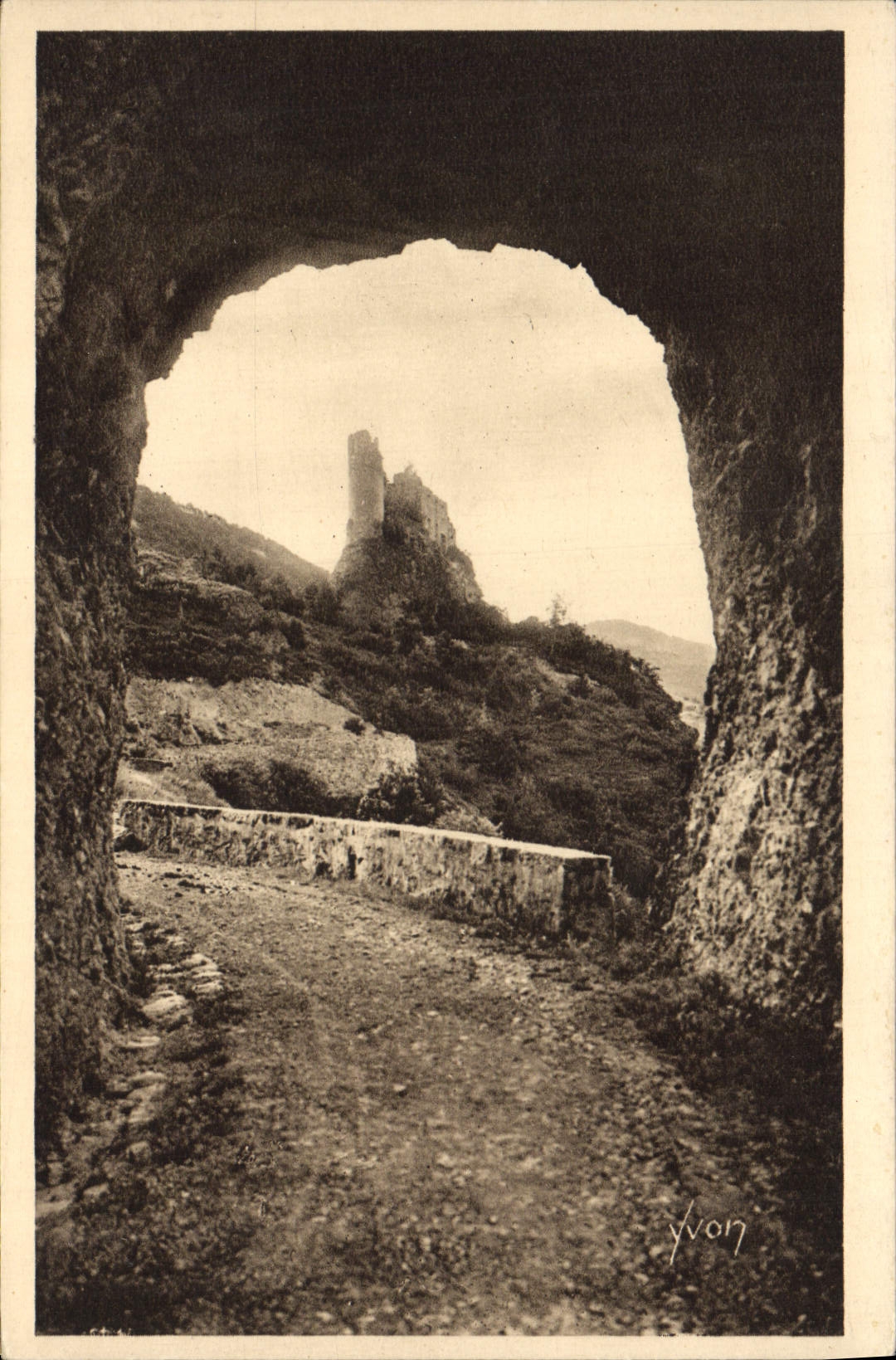 CPA Gorges De Daluis Guillaumes le Vieux Chateau