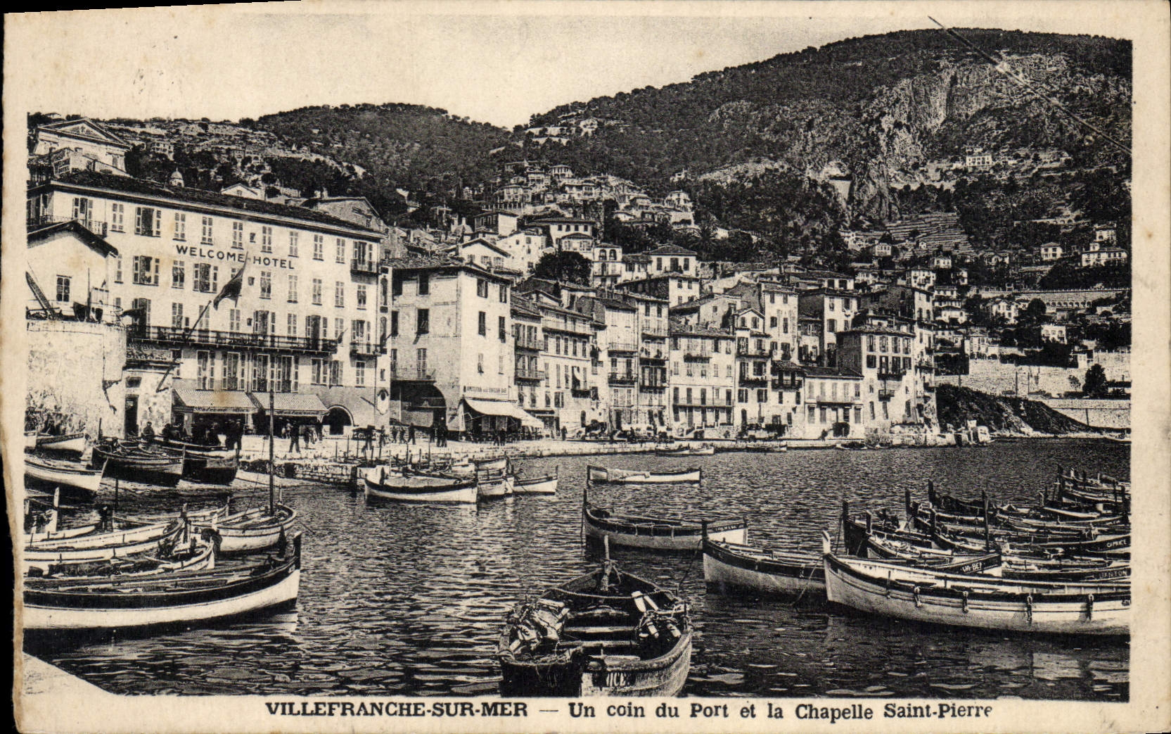 CPA Villefranche Sur Mer Un Coin du Port et la Chapelle Saint Pierre