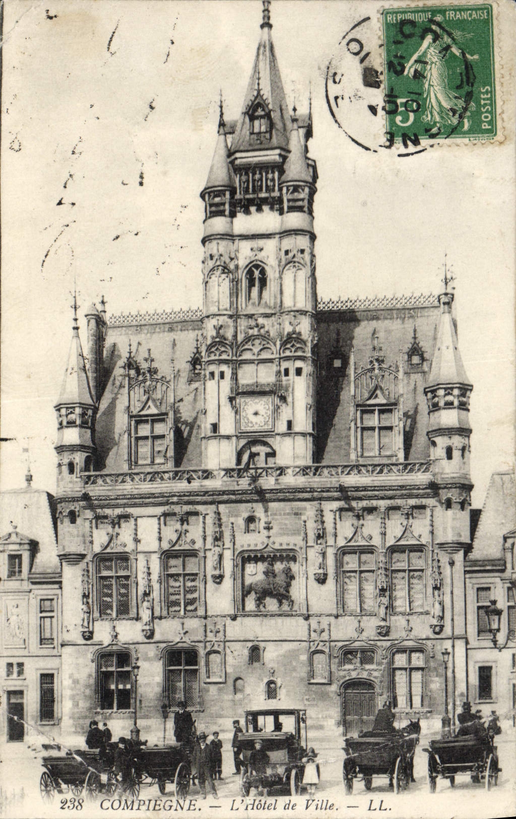 CPA Compiegne L'Hotel de Ville