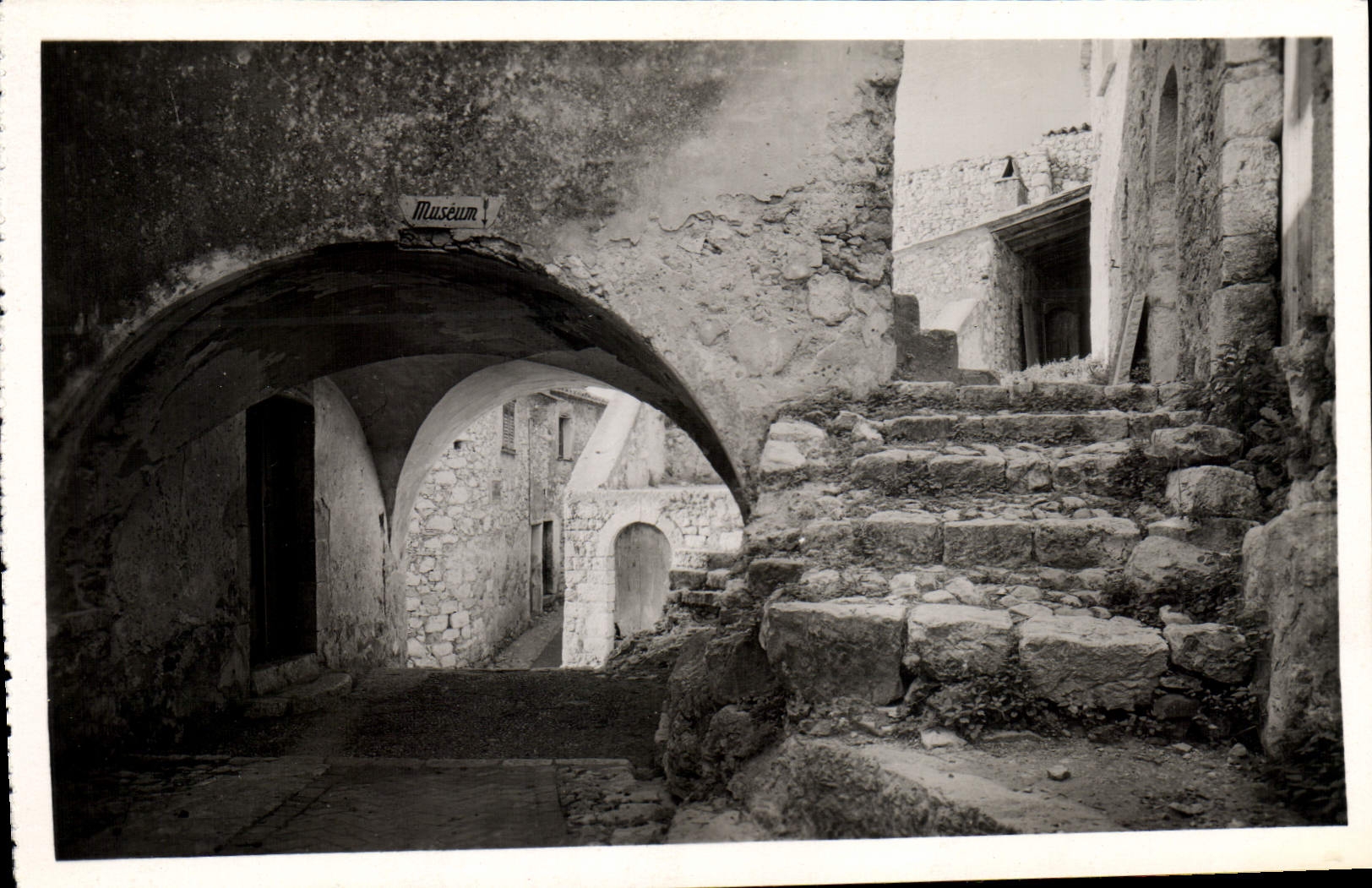 Aldea de Eze de la POSTAL de la VENDIMIA la cámara acorazada vieja