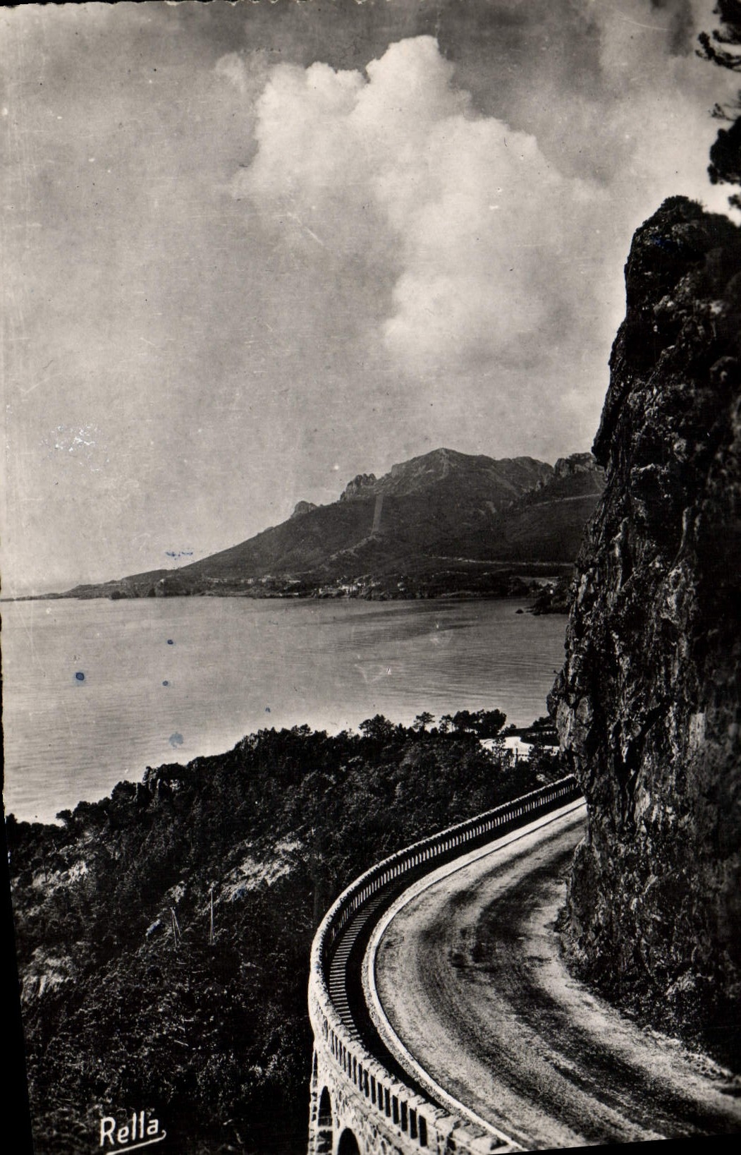 MODERN CARD Trayas seen of the collar of Esquillon