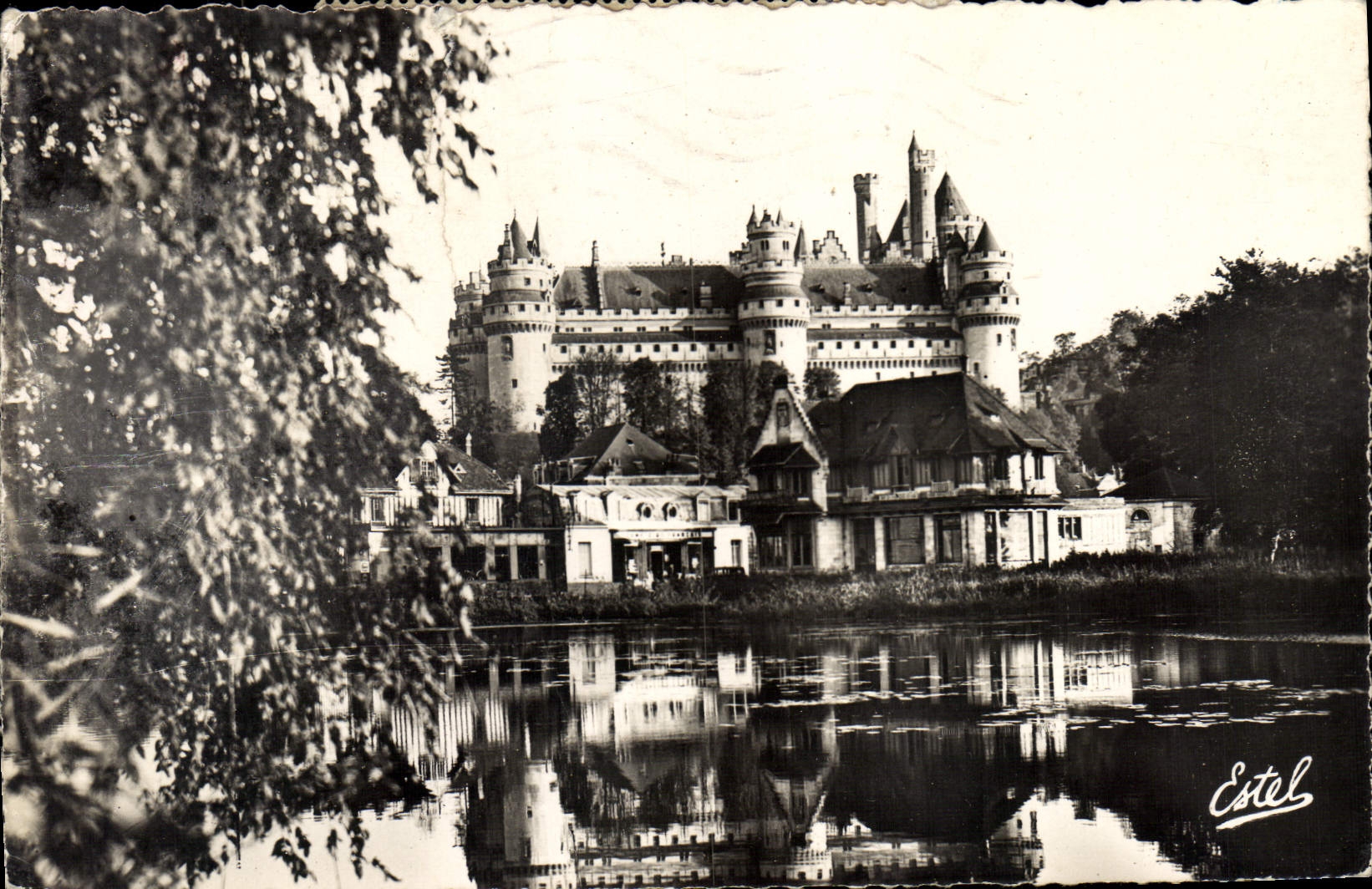 CPM Le Chateau De Pierrefonds