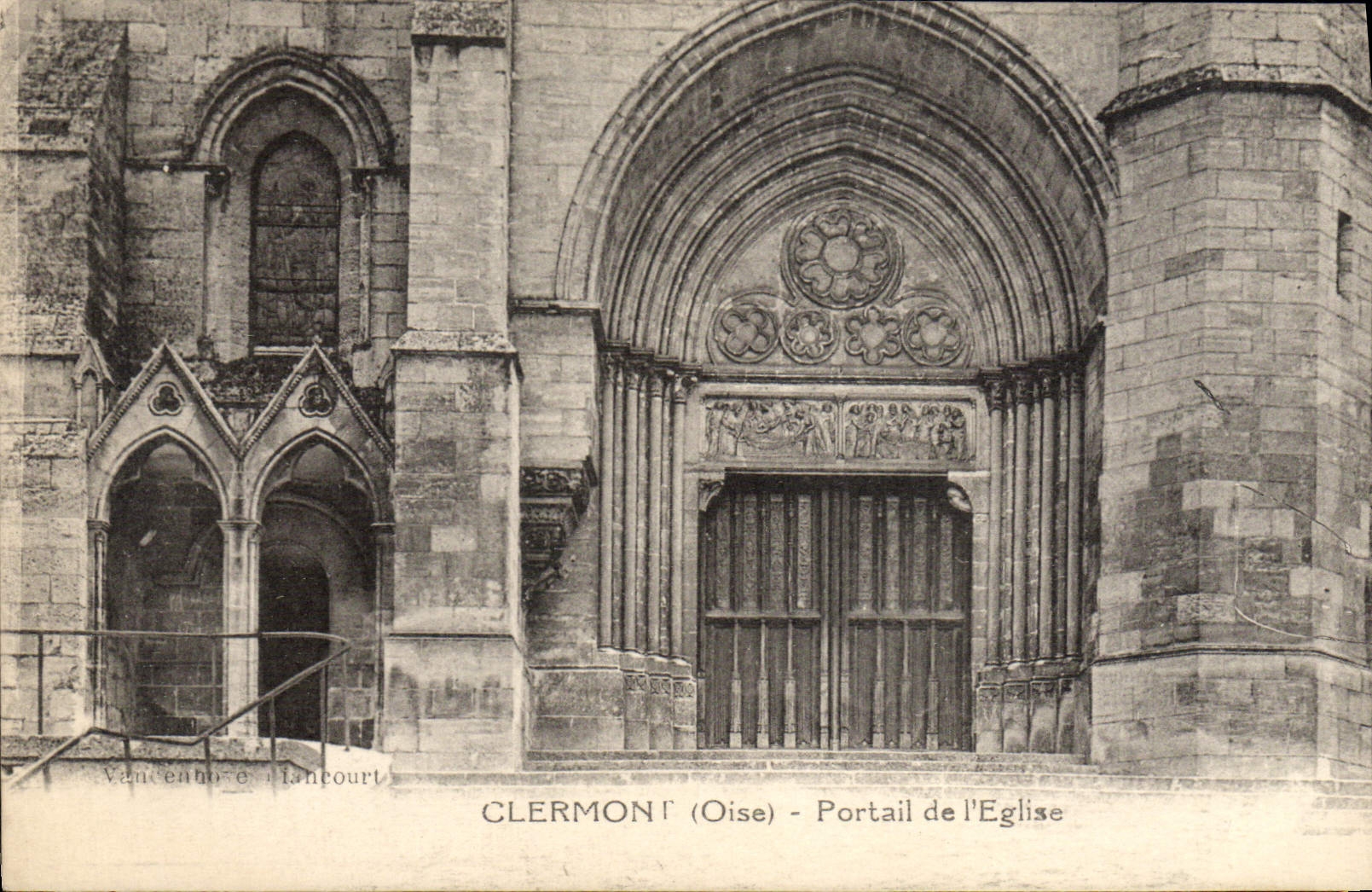 CPA Clermont Portail de L'Eglise