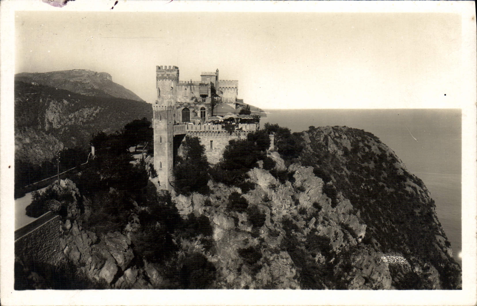 CPM La moyenne corniche Le chateau de Madrid 