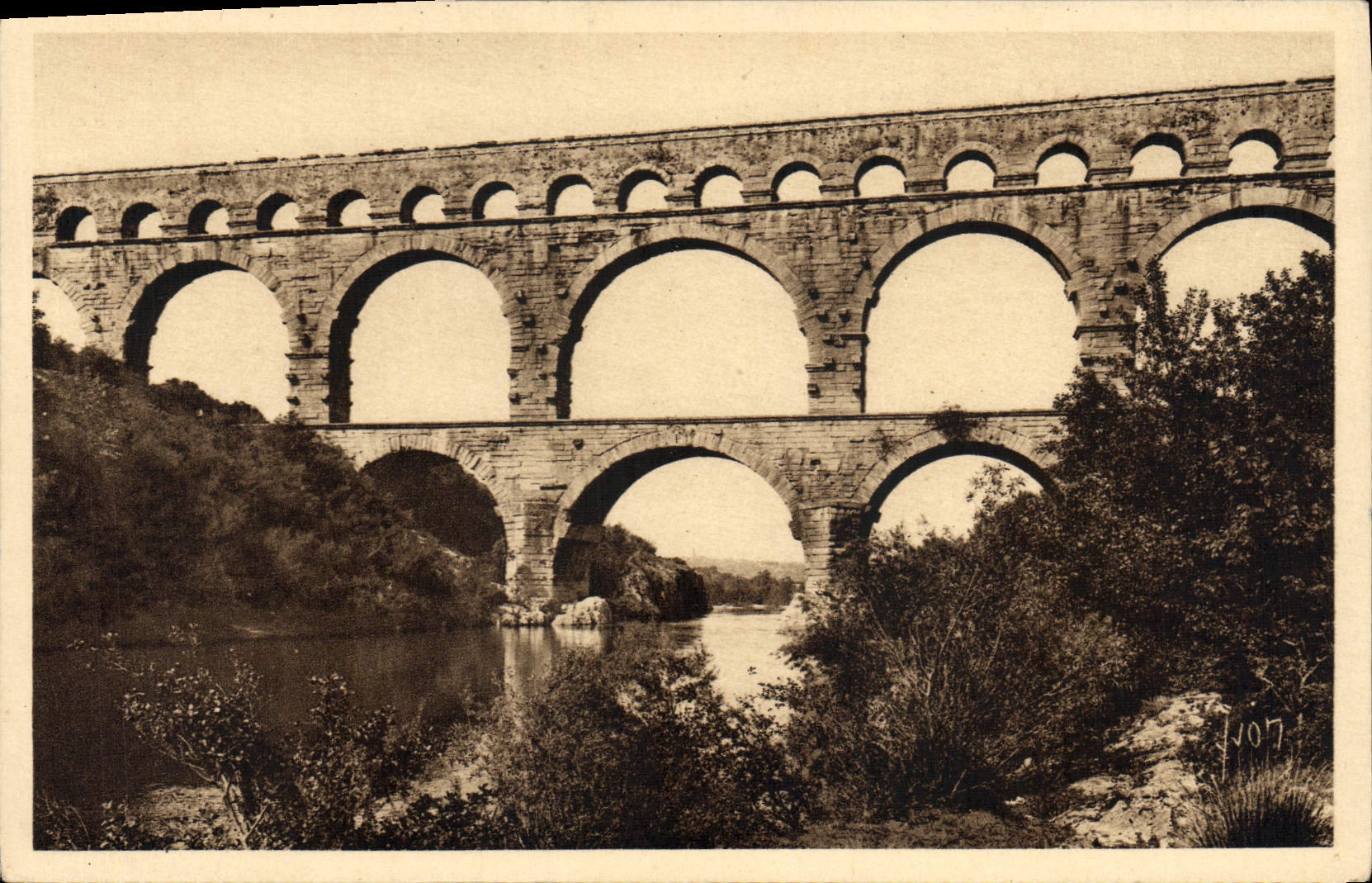 CPA Nimes Le Pont du Gard