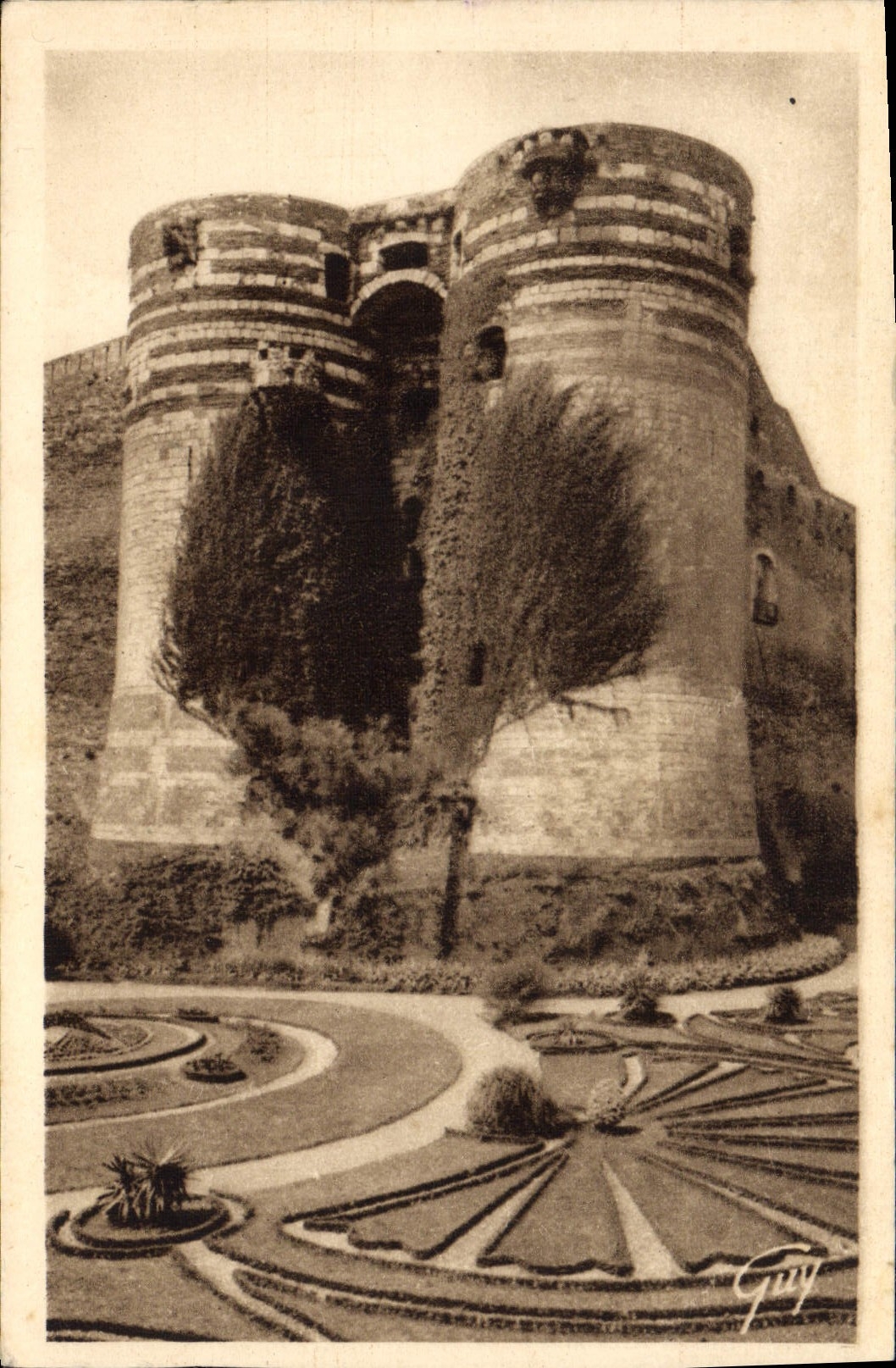 CPA Angers Tours Du Chateau et les anciens fosses